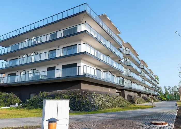 By Dziwna River With Pool Access Dziwnów