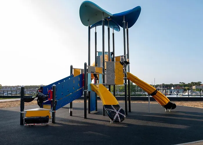 By Dziwna River With Pool Access Dziwnów